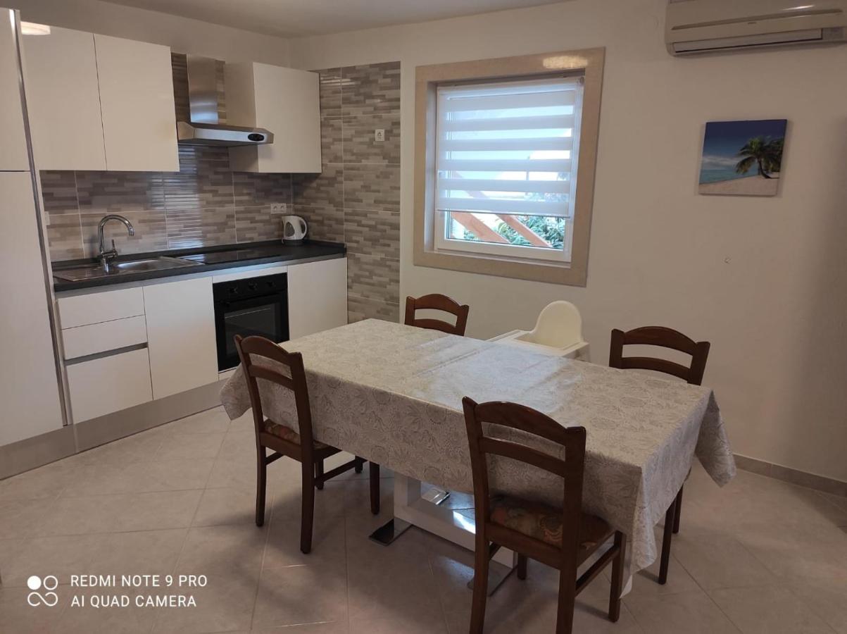 Apartments Marko Sutivan Insel Brac Ngoại thất bức ảnh
