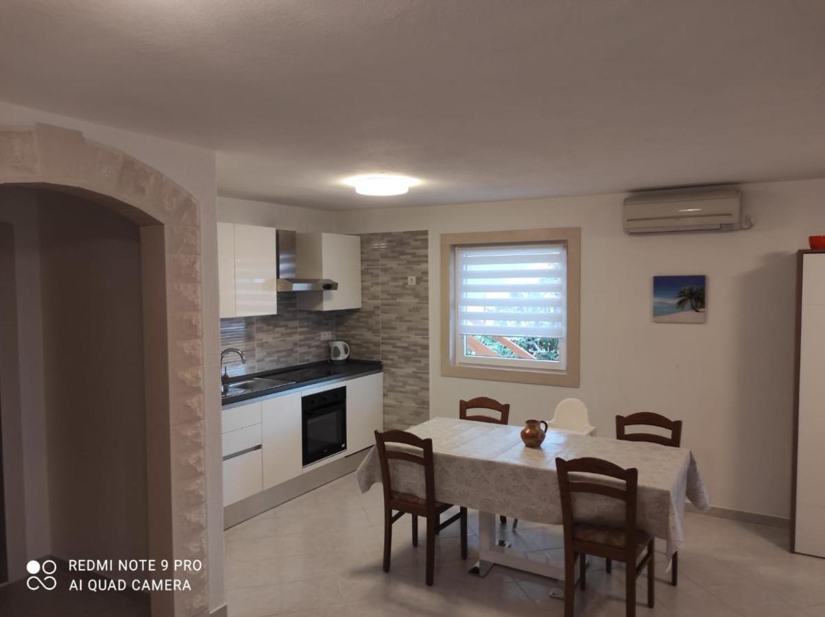 Apartments Marko Sutivan Insel Brac Ngoại thất bức ảnh