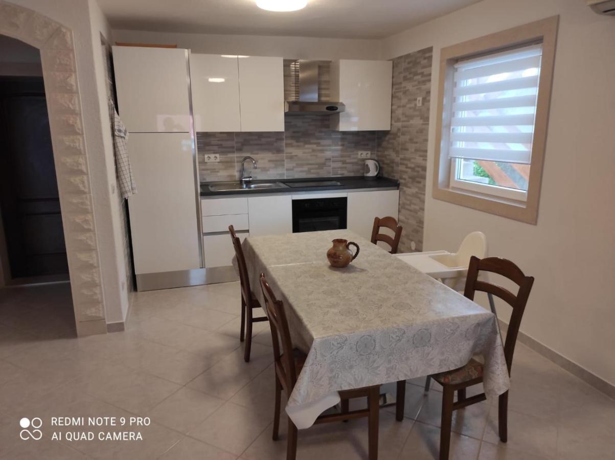 Apartments Marko Sutivan Insel Brac Ngoại thất bức ảnh