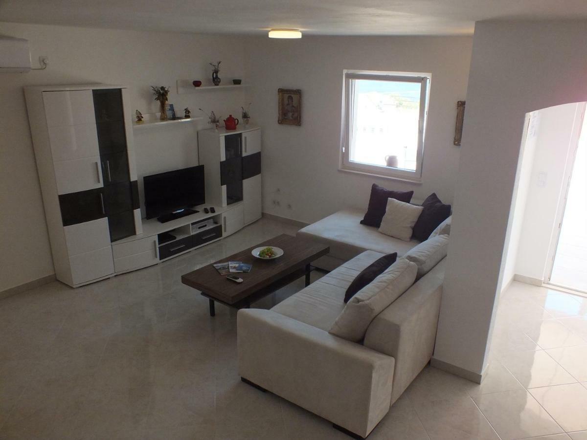 Apartments Marko Sutivan Insel Brac Ngoại thất bức ảnh