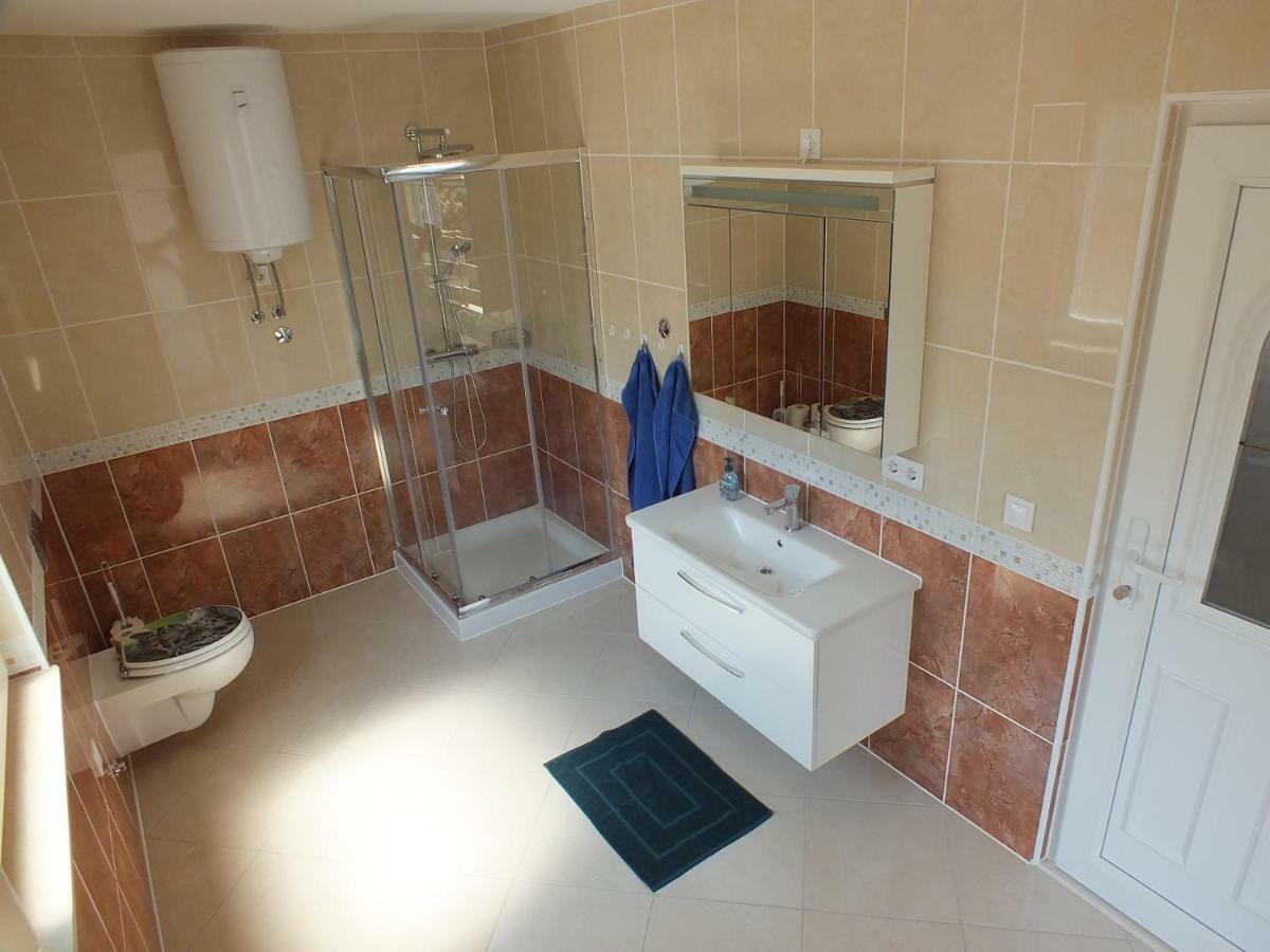 Apartments Marko Sutivan Insel Brac Ngoại thất bức ảnh