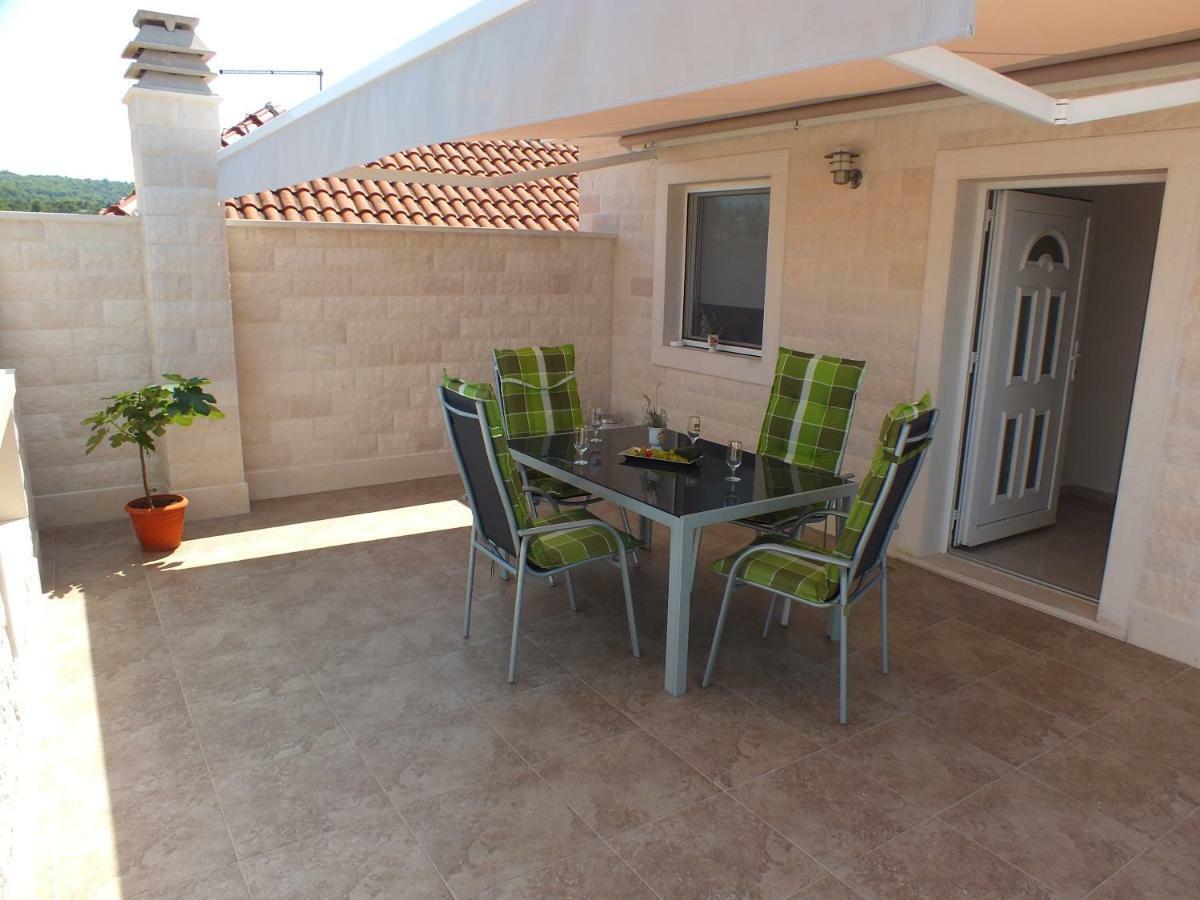 Apartments Marko Sutivan Insel Brac Ngoại thất bức ảnh