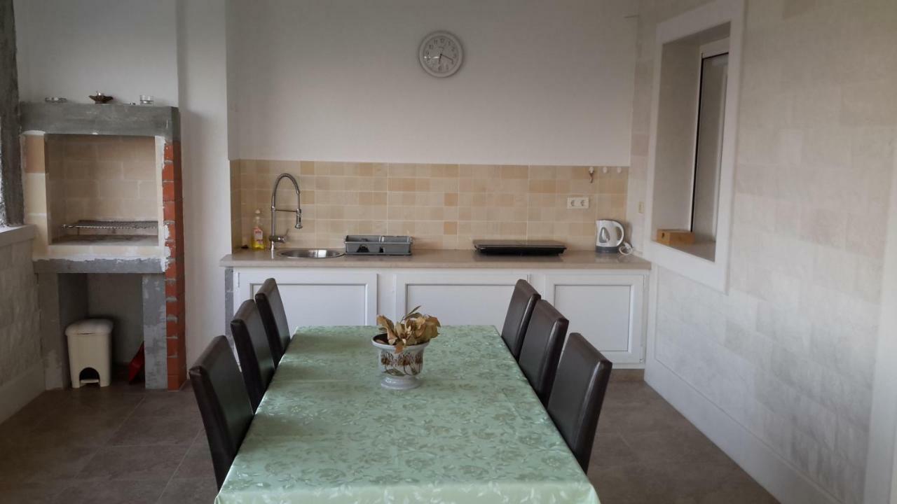 Apartments Marko Sutivan Insel Brac Ngoại thất bức ảnh