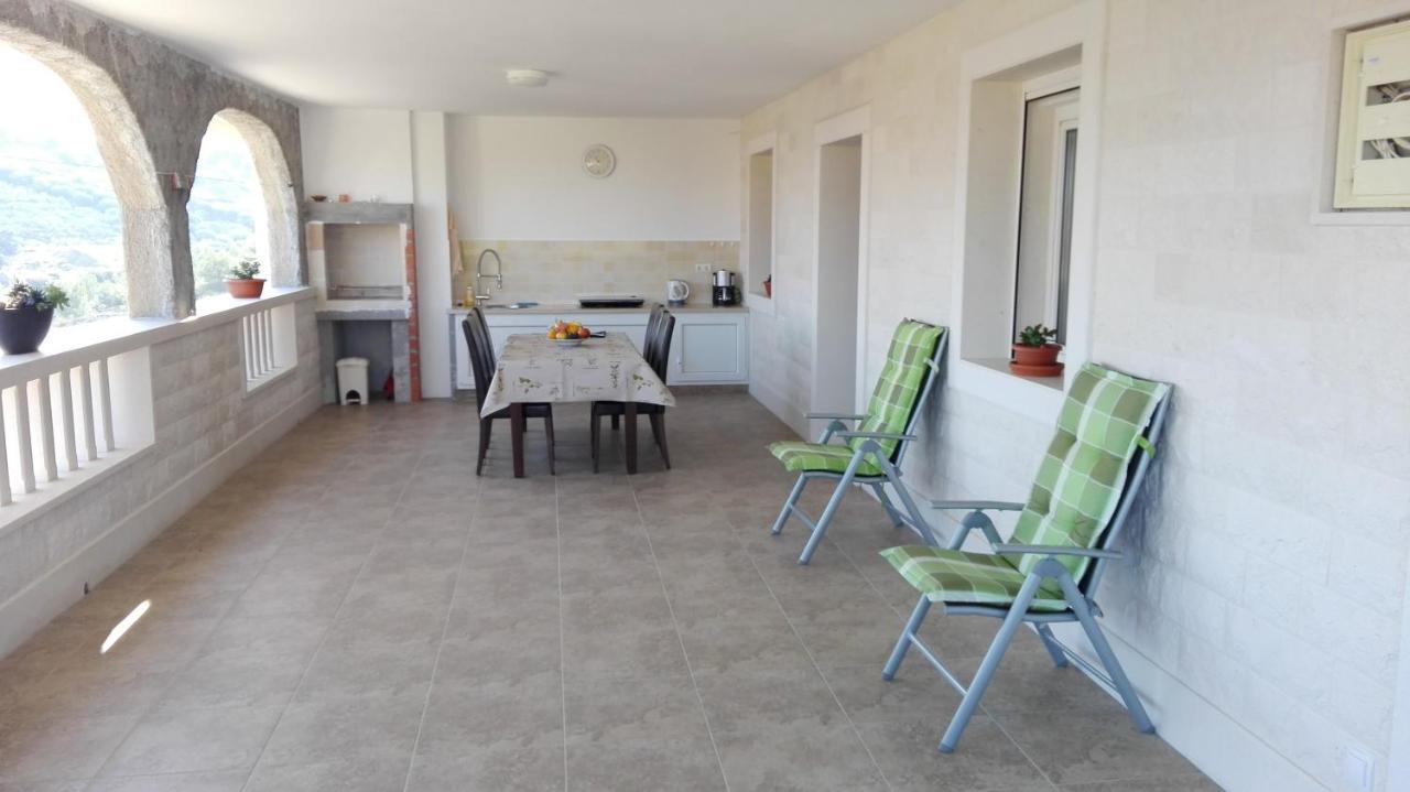 Apartments Marko Sutivan Insel Brac Ngoại thất bức ảnh